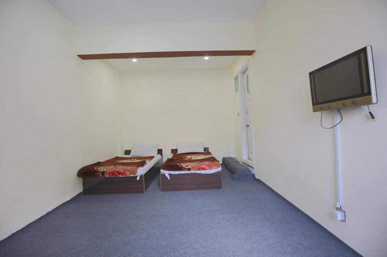 Hunza City Hotel Karimabad  Экстерьер фото